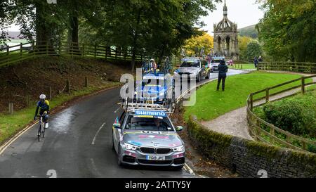 Junior uomo motociclista su strada (Rwanda) in bicicletta, equitazione e competizione in bicicletta e team auto guida - UCI World Championships, Bolton Abbey, GB, UK Foto Stock