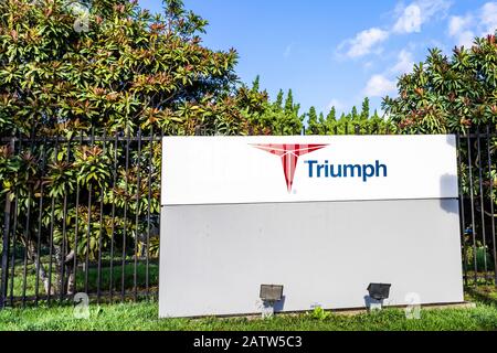 8 dicembre 2019 Hawthorne / CA / USA - Triumph Group firma presso la loro struttura nella contea di Los Angeles; Triumph Group, Inc. È un fornitore internazionale di aer Foto Stock