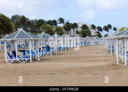 Spiaggia privata presso il St Kitts Marriott Hotel Resort a Frigate Bay nelle Indie Occidentali Foto Stock
