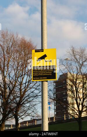 Firma circa l'uso di CCTV da Parte dell'Università di Manchester attraverso i suoi locali. South Manchester, Inghilterra, Regno Unito - Foto Stock