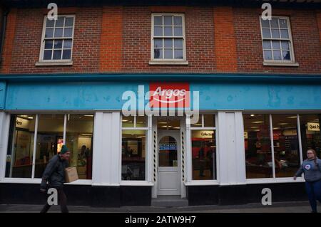 Ingresso ad Argos, una delle catene di negozi costrette a chiudere durante il blocco del coronavirus a BOSTON nel Lincolnshire, Foto Stock