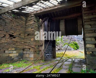 Vedi NW di una casa a rulli sulla A1 Incline che ha portato giù ardesia dai livelli di lavoro a gradini della cava Dinorwic, Llanberis, Galles, Regno Unito. Foto Stock