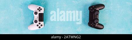 Joystick per giochi al computer. Concetto di gioco. Controller di gioco. Foto Stock