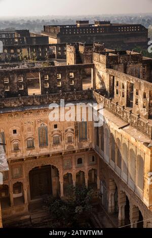 India, Rajasthan, Shekhawati, Dundlod, vista elevata della città da Tunanram Goenka (seth rus Das) Haveli, Foto Stock