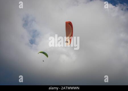 Parapendio sul mare in Grecia Foto Stock