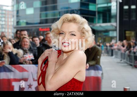 Marilyn Monroe, vedente simile, Suzie Kennedy, da Londra, che frequenta la fotocellula Britannica Got Talent al Lowry, Manchester. Foto Stock