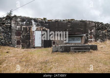 Struttura bunker in cemento tedesco del periodo della seconda guerra mondiale. Parte Della Fortezza Di Fjell. La fortezza fu costruita dalle forze di occupazione tedesche durante La Seconda Wo Foto Stock