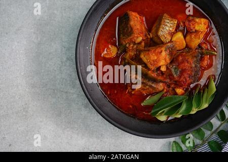 Kerala Kuttanadan Pesce Rosso Speziato / Meen Curry, Vista Aerea Foto Stock