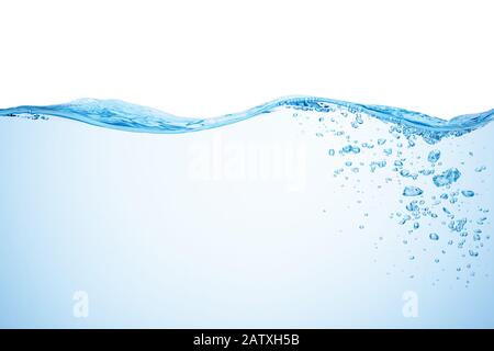 Spruzzi di acqua con bolle di aria, isolato su uno sfondo bianco. Foto Stock