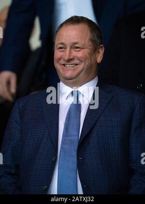 Oxford, Regno Unito. 04th Feb, 2020. Il proprietario del Newcastle United Mike Ashley durante il round replay della fa Cup 4th tra Oxford United e Newcastle United al Kassam Stadium di Oxford, Inghilterra, il 4 febbraio 2020. Foto Di Andy Rowland. Credito: Prime Media Images/Alamy Live News Foto Stock