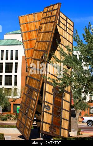 Scultura 'The Doors' nel quartiere Waterfront di Scottsdale AZ Foto Stock