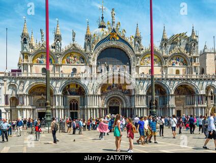 Venezia, Italia - 19 Maggio 2017: Piazza San Marco Con Basilica Di San Marco. Questa è la piazza principale di Venezia. Foto Stock