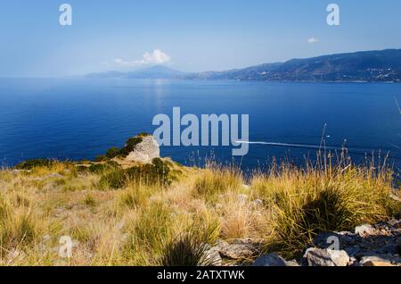 Vista panoramica della sesa e della baia vicino a Palinuro in Campania Foto Stock