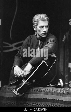 Ian McKellen (come Leontes) NEL RACCONTO INVERNALE di Shakespeare diretto da John Barton & Trevor Nunn per la Royal Shakespeare Company (RSC) al Aldwych Theatre, Londra, nel 1976. Foto Stock