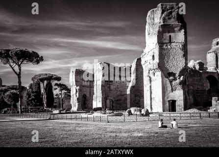 Le rovine delle Terme di Caracalla, antiche terme romane, a Roma, Italia Foto Stock