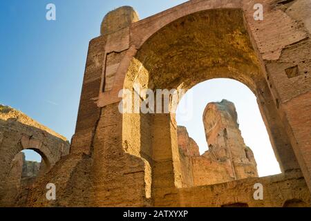 Le rovine delle Terme di Caracalla, antiche terme romane, a Roma, Italia Foto Stock