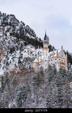 Inverno Al Castello Di Neuschwanstein, Vicino A Hohenschwangau, Baviera, Germania. Foto Stock