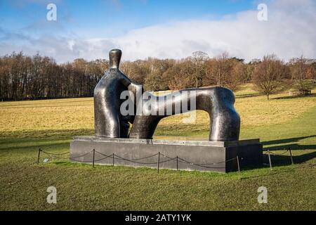 Henry Moore Sculpture In Yorkshire Sculpture Park, West Bretton, Wakefield, Regno Unito Foto Stock