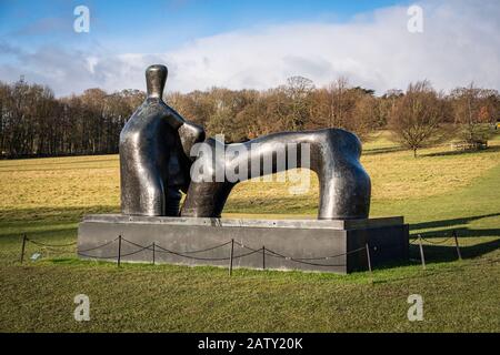 Henry Moore Sculpture In Yorkshire Sculpture Park, West Bretton, Wakefield, Regno Unito Foto Stock