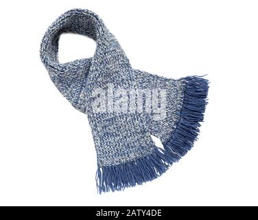 Foulard lavorato a maglia con frangia su fondo bianco. Sciarpa di lana colorata. Foto Stock