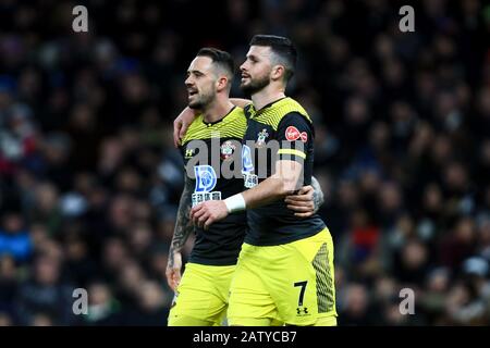 Londra, Regno Unito. 5th Feb 2020. Il Danny Ings di Southampton festeggia con Shane Long di Southampton dopo aver ottenuto i suoi lati di pari opportunità durante la partita della fa Cup tra Tottenham Hotspur e Southampton al Tottenham Hotspur Stadium, Londra, mercoledì 5th febbraio 2020. (Credit: Leila Coker | Mi News) Editorial Use Only Credit: Mi News & Sport /Alamy Live News Foto Stock