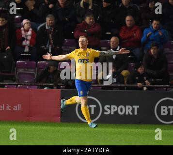 Tynecastle Park .Edinburgh.Scotland, Regno Unito. 5th Feb, 2020. Hearts / Kilmarnock .Ladbrokes Scottish Premiership Match. Kilmarnock Chris Burke, celebra il suo obiettivo. Credito: Eric mccowat/Alamy Live News Foto Stock