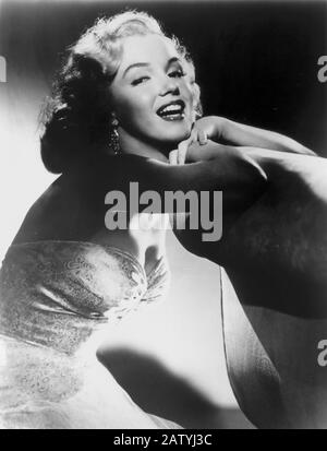 1950 , USA : la celebrata attrice MARILYN MONROE ( 1926 - 1962 ) , publicità ancora a 20 ° secolo Fox per il film TUTTO SU EVA ( Eva contr Foto Stock