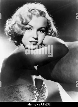 1950 , USA : la celebrata attrice MARILYN MONROE ( 1926 - 1962 ) , publicità ancora a 20 ° secolo Fox per il film TUTTO SU EVA ( Eva contr Foto Stock