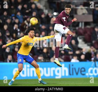 Tynecastle Park .Edinburgh.Scotland, Regno Unito. 5th Feb, 2020. Hearts / Kilmarnock .Ladbrokes Scottish Premiership Match. Hearts v Kilmarnock Hearts Sean Clare heads for Goal . Credito: Eric mccowat/Alamy Live News Foto Stock