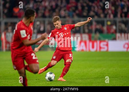 Monaco, Germania. 5th Feb, 2020. Joshua Kimmich (FC Bayern Muenchen) al calcio, DFB-Pokal: FC Bayern Muenchen vs TSG 1899 Hoffenheim alla Allianz Arena il 5 febbraio 2020 a Muenchen, Germania. Credito: Horst Ettensberger/Espa/Alamy Live News Foto Stock