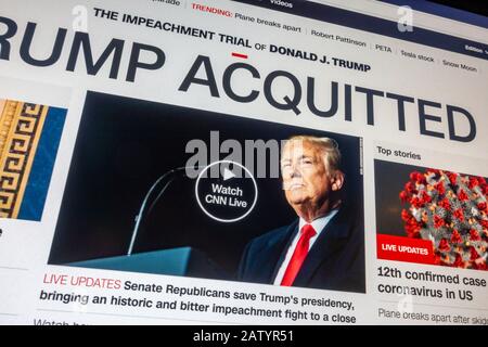 Breaking News on CNN website of President Donald J Trump è assolto da entrambe le accuse Di Impeachment il 5th febbraio 2020. Foto Stock