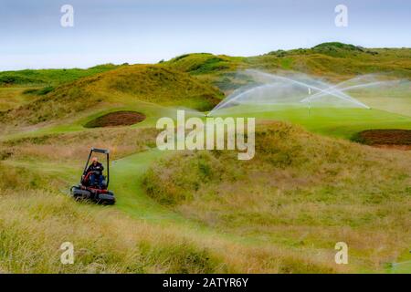 Sistema di irrigazione digitale controllato in uso campo da golf Foto Stock