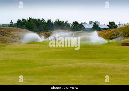 Sistema di irrigazione digitale controllato in uso campo da golf Foto Stock