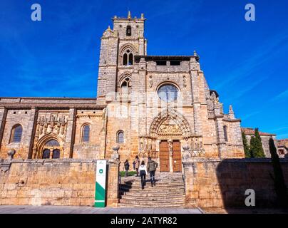 Iglesia gótica de Santa María la Real. Sasamón. Burgos. Castilla León. España Foto Stock