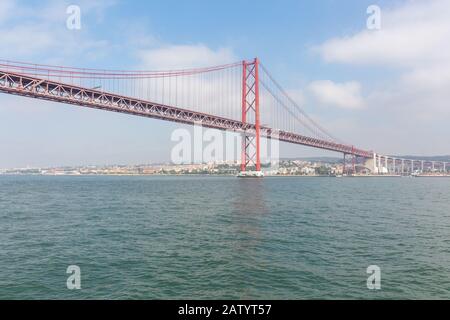 Il Ponte 25 de Abril, ponte di sospensione, Lisbona, Portogallo Foto Stock