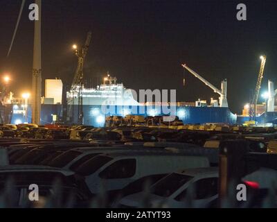 Sheerness, Kent, Regno Unito. 5th Feb, 2020. La controversa nave Saudita 'Bahri Yanbu' ormeggiata nel porto di Sheerness questa sera. La nave era originariamente dovuta al molo di Anversa alcuni giorni fa, e poi a Tilbury, ma entrambe sono state abbandonate a causa dei manifestanti. Credito: James Bell/Alamy Live News Foto Stock