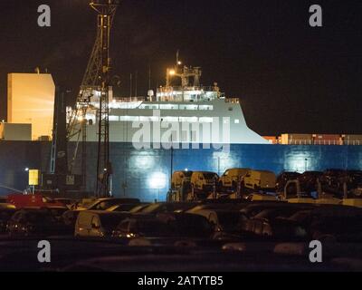 Sheerness, Kent, Regno Unito. 5th Feb, 2020. La controversa nave Saudita 'Bahri Yanbu' ormeggiata nel porto di Sheerness questa sera. La nave era originariamente dovuta al molo di Anversa alcuni giorni fa, e poi a Tilbury, ma entrambe sono state abbandonate a causa dei manifestanti. Credito: James Bell/Alamy Live News Foto Stock