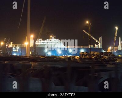 Sheerness, Kent, Regno Unito. 5th Feb, 2020. La controversa nave Saudita 'Bahri Yanbu' ormeggiata nel porto di Sheerness questa sera. La nave era originariamente dovuta al molo di Anversa alcuni giorni fa, e poi a Tilbury, ma entrambe sono state abbandonate a causa dei manifestanti. Credito: James Bell/Alamy Live News Foto Stock