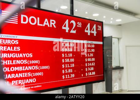 Buenos Aires, Argentina - 6 Aprile 2019: Cambio valuta casa in Buenos Aires Foto Stock