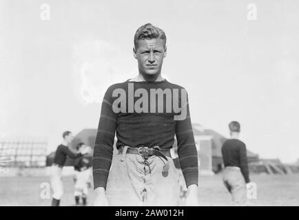 Hobart Amory Hare Baker (1892-1918), noto anche come Hobey Baker, un ex calciatore amatoriale americano del 20th secolo e giocatore di hockey dei primi 20th secolo Foto Stock