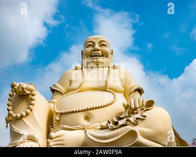 Buddha Gigante A Vinh Trang Pagoda Vicino A My Tho, Vietnam Foto Stock