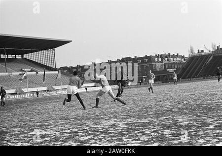 Paesi Bassi contro Marocco 5-0 momenti di gioco Data: 15 gennaio 1964 Località: Marocco, Paesi Bassi Parole Chiave: Sport, calcio Foto Stock