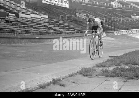 Campionato Olandese Ciclismo Tempo Trial 1 chilometro dilettante nello Stadio Olimpico, G. Kamper in azione Data: 20 luglio 1972 Parole Chiave: Cycling Persona Nome: G. Kamper Foto Stock