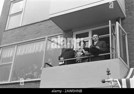 Queen Juliana Visita il milionesimo casa Zwolle Data: 8 novembre 1962 Località: Overijssel, Zwolle Parole Chiave: Visita, regine, ricostruzione, alloggio Nome: Juliana (queen Olanda) Foto Stock