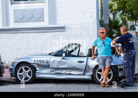 Miami Beach Florida, Fourth 4th Street, incidente automobilistico, danni, auto sportiva convertibile, BMW, conducente, medico, EMC, FL100919077 Foto Stock