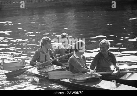 Campionati Olandesi Di Canoe Haarlem 1 E 2. Città E Heysman Alkema, 3 E 4 Dove E Lagrand, Città E Heysman Alkema Data: 7 Luglio 1962 Ubicazione: Haarlem Foto Stock