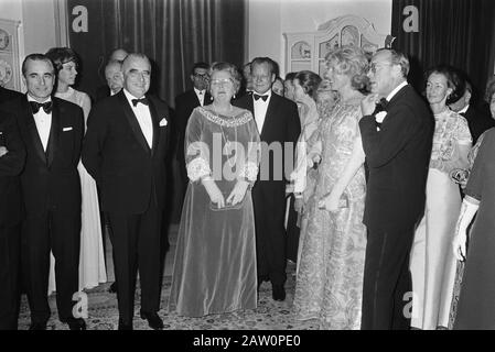 Cena di gala per concludere la conferenza CEE al Lakenhal di Leiden con la Regina Juliana e la Regina Bernhard Juliana e il Principe Bernhard offrono ai partecipanti la Cena di gala del Vertice CEE a Huis ten Bosch; v.n.r. Presidente Pompidou di Francia, Regina Juliana, porta socchiusa della Germania Ovest, Signora Claude Pompidou e Principe Bernhard Data: 1 dicembre 1969 Località: L'Aia, Sud Olanda Parole Chiave: Conferenze, cene di gala, regine, primi ministri, palazzi, presidenti, principi Nome: Bernhard (principe Olanda), Brandt, Willy, Juliana (regina Olanda), Pompidou, Georges Foto Stock
