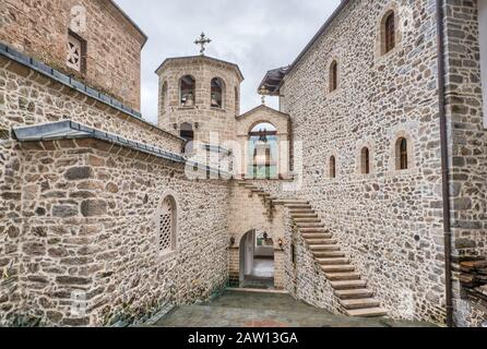 Monastero di Sveti Jovan Bigorski, monastero ortodosso macedone, nella valle del fiume Radika, Parco Nazionale di Mavrovo, vicino Debar, Macedonia del Nord Foto Stock