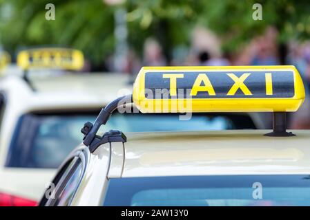 Segno di taxi a Berlino, Germania. Foto Stock