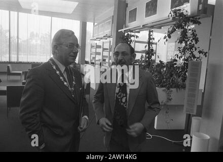 Ricevi I Veterani 7th Armored Division Del Vicesindaco Bootsma Nel Museo Van Gogh Ad Amsterdam Data: 22 Maggio 1974 Località: Amsterdam, Noord-Holland Parole Chiave: Vecchi Guerrieri, Revenue Nome: Bootsma Institution Nome: Rijksmuseum Vincent Van Gogh Foto Stock